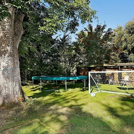 Сasa de vacaciones Five-bedroom Holiday In 2 *