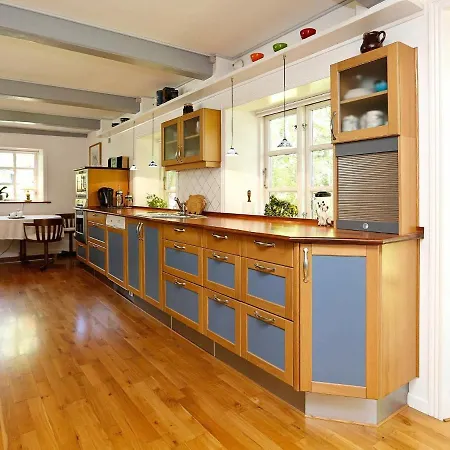 Five-bedroom Holiday In 2 Сasa de vacaciones *