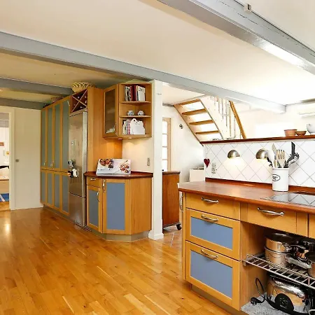 Сasa de vacaciones Five-bedroom Holiday In 2 *
