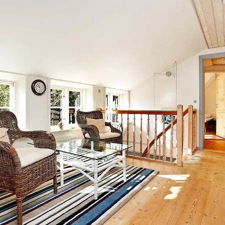Five-bedroom Holiday In 2 Сasa de vacaciones Vejby