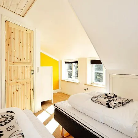 Five-bedroom Holiday In 2 Vejby