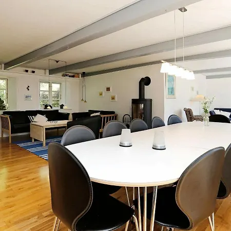 Five-bedroom Holiday In 2 * Vejby